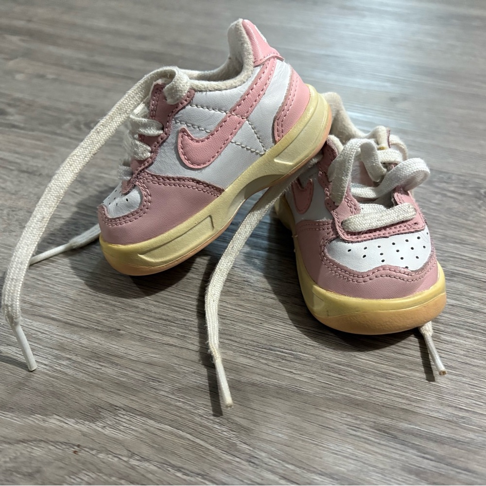 Nike Kids Sneakers in Pink and White